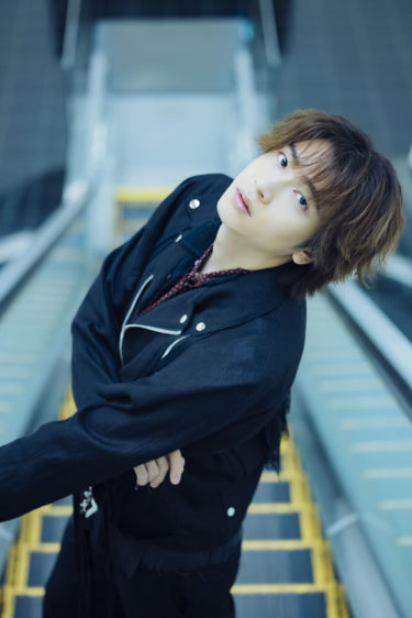 モードから等身大で楽しむ素顔まで――「憧れの聖地」で撮りおろし！庄司浩平、さまざまな表情を詰め込んだ4月始まりカレンダー発売決定！